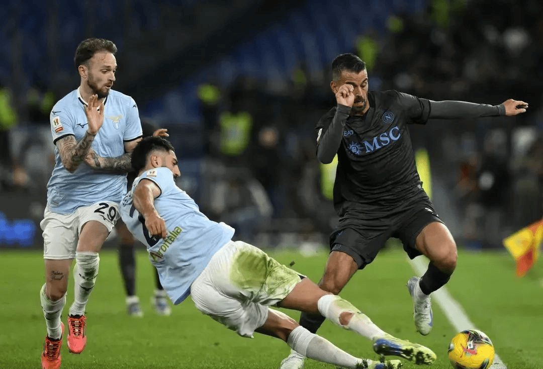 中超倒计时，拉齐奥清晨更衣室发声，细节引发关注，震撼外界，团队化学反应显著