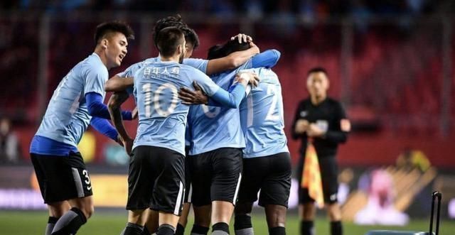 中超倒计时，拉齐奥清晨更衣室发声，细节引发关注，震撼外界，团队化学反应显著